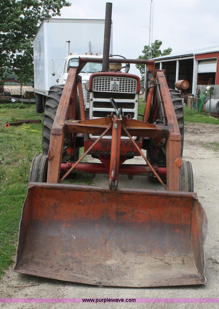 image for item B6655 1962 Mccormick Farmall 560 tractor