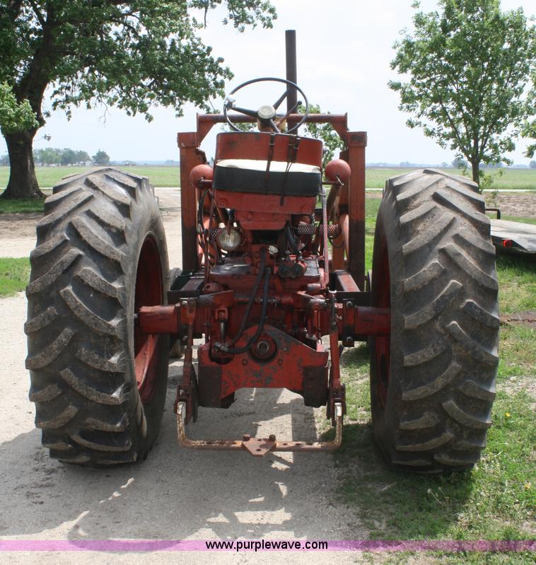 1962 Mccormick Farmall 560 Tractor In St Marys Ks Item B6655 Sold Purple Wave