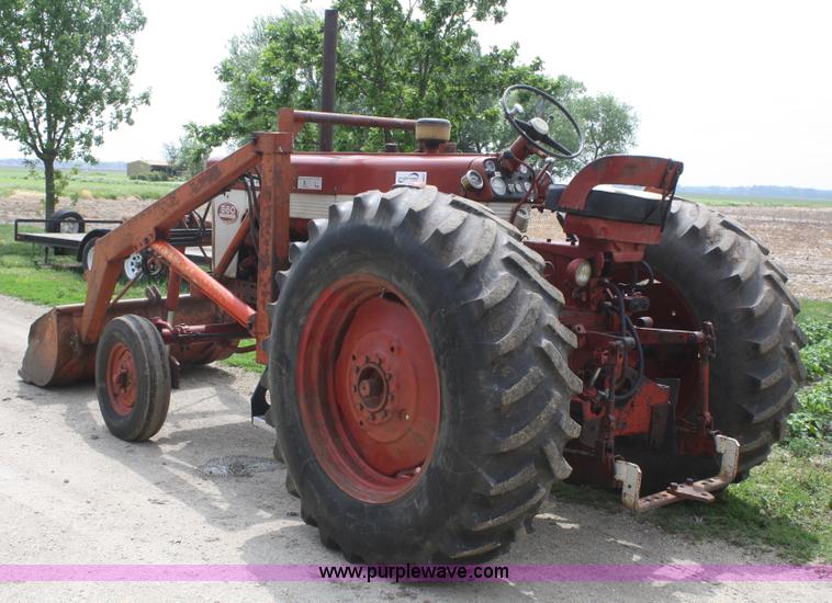 image for item B6655 1962 Mccormick Farmall 560 tractor
