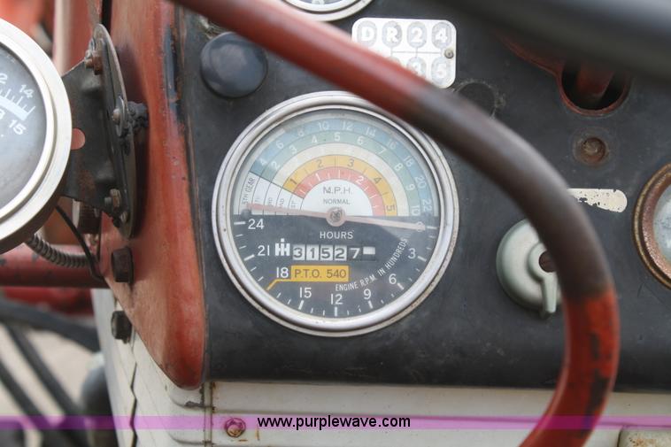image for item B6655 1962 Mccormick Farmall 560 tractor