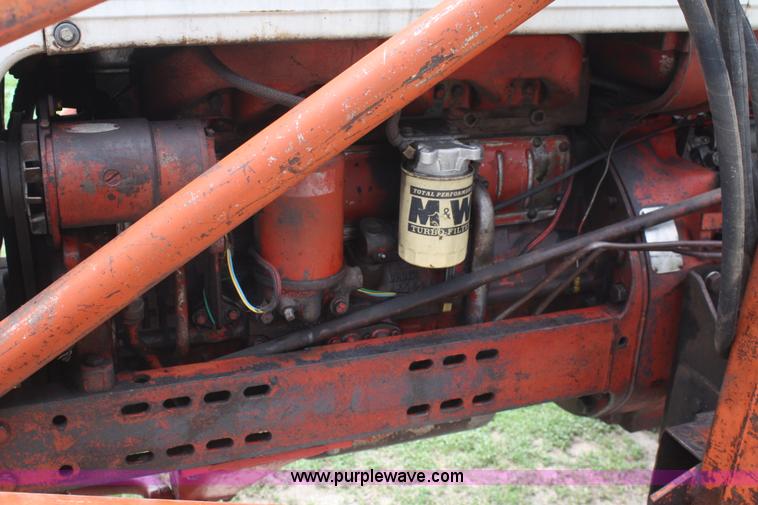 image for item B6655 1962 Mccormick Farmall 560 tractor
