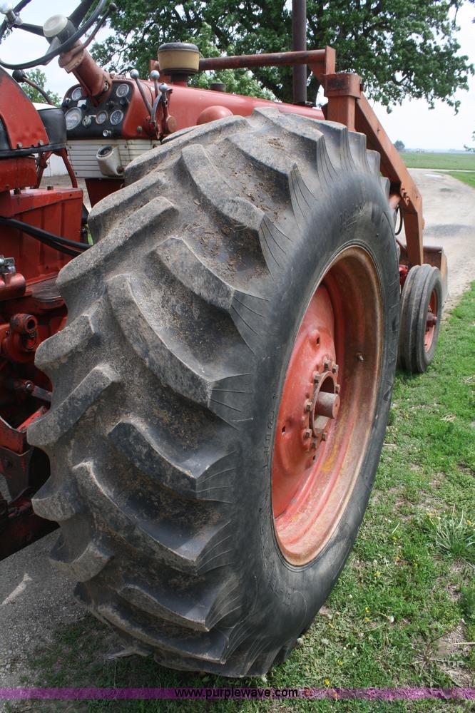 image for item B6655 1962 Mccormick Farmall 560 tractor