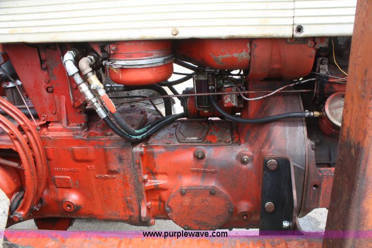image for item B6655 1962 Mccormick Farmall 560 tractor