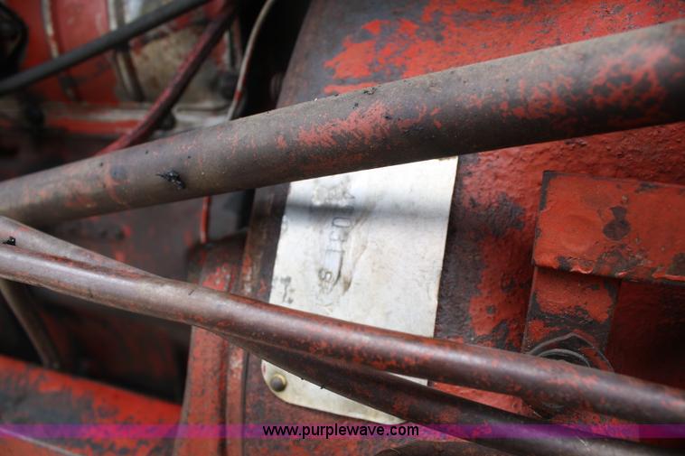 image for item B6655 1962 Mccormick Farmall 560 tractor