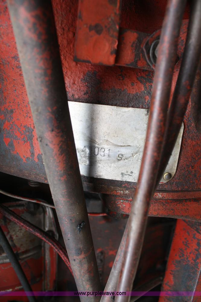 image for item B6655 1962 Mccormick Farmall 560 tractor