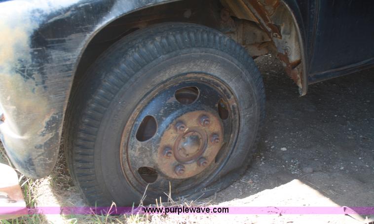 image for item B6932 1958 Chevrolet Viking 60 grain truck