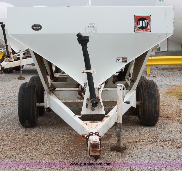 image for item C2624 Willmar Super 500 dry fertilizer spreader