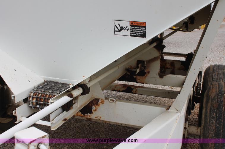 image for item C2624 Willmar Super 500 dry fertilizer spreader