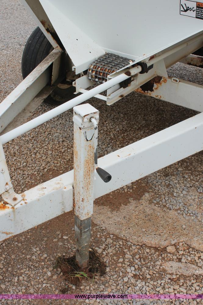 image for item C2624 Willmar Super 500 dry fertilizer spreader