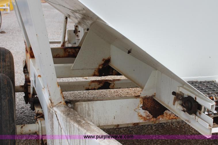 image for item C2624 Willmar Super 500 dry fertilizer spreader