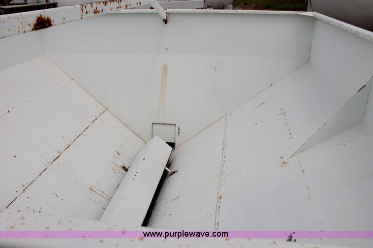 image for item C2624 Willmar Super 500 dry fertilizer spreader