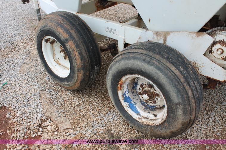 image for item C2624 Willmar Super 500 dry fertilizer spreader