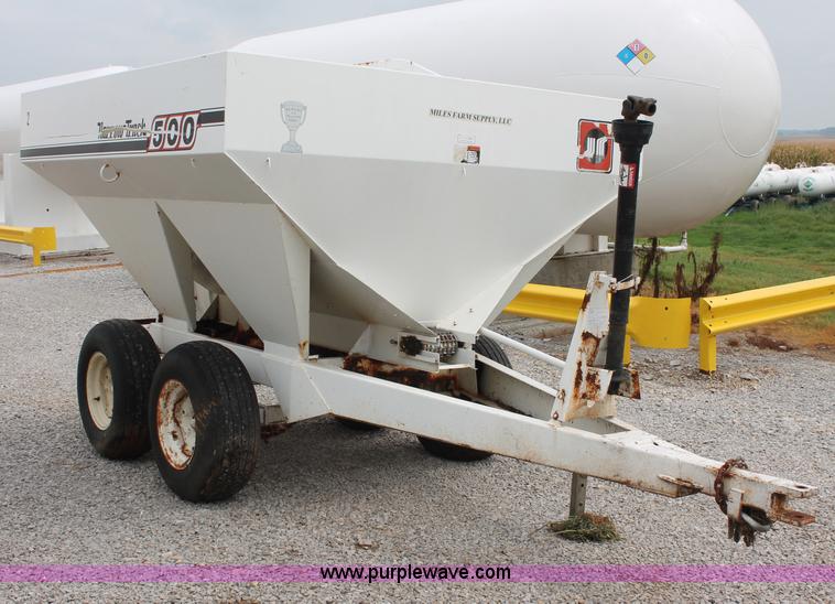 image for item C2625 Willmar Narrow Track 500 dry fertilizer spreader