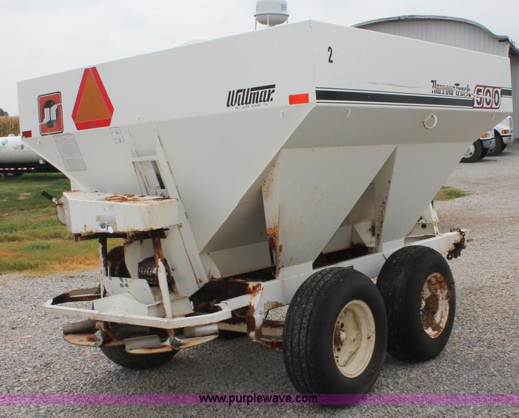 image for item C2625 Willmar Narrow Track 500 dry fertilizer spreader