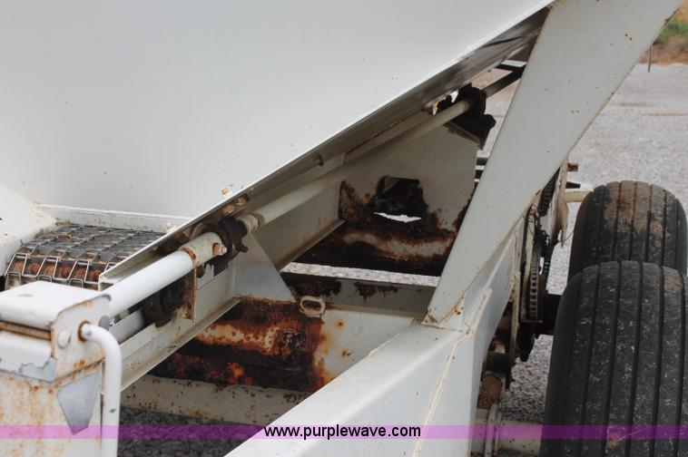 image for item C2625 Willmar Narrow Track 500 dry fertilizer spreader