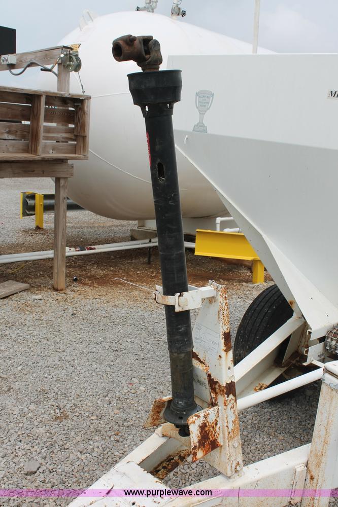 image for item C2625 Willmar Narrow Track 500 dry fertilizer spreader
