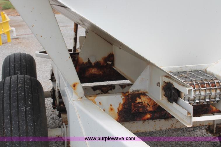 image for item C2625 Willmar Narrow Track 500 dry fertilizer spreader