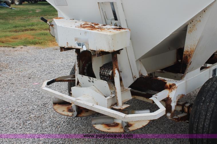 image for item C2625 Willmar Narrow Track 500 dry fertilizer spreader