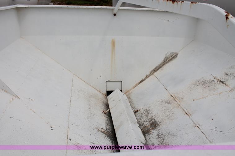 image for item C2625 Willmar Narrow Track 500 dry fertilizer spreader