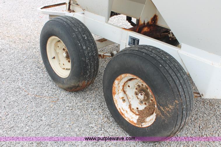 image for item C2625 Willmar Narrow Track 500 dry fertilizer spreader