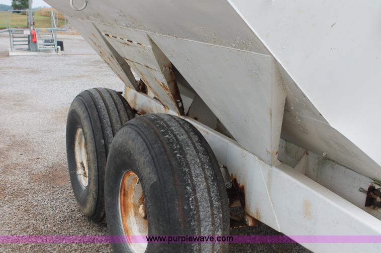 image for item C2626 Willmar Narrow Track 600 dry fertilizer spreader