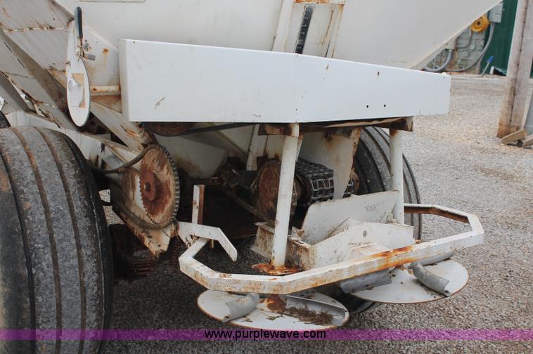 image for item C2626 Willmar Narrow Track 600 dry fertilizer spreader