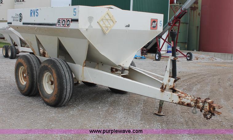 image for item C2627 Willmar Narrow Track 600 dry fertilizer spreader