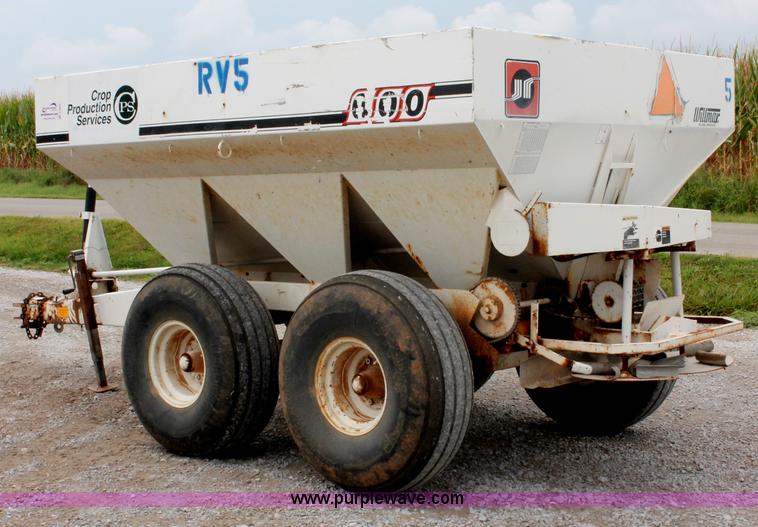 image for item C2627 Willmar Narrow Track 600 dry fertilizer spreader