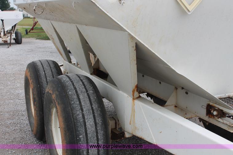 image for item C2627 Willmar Narrow Track 600 dry fertilizer spreader