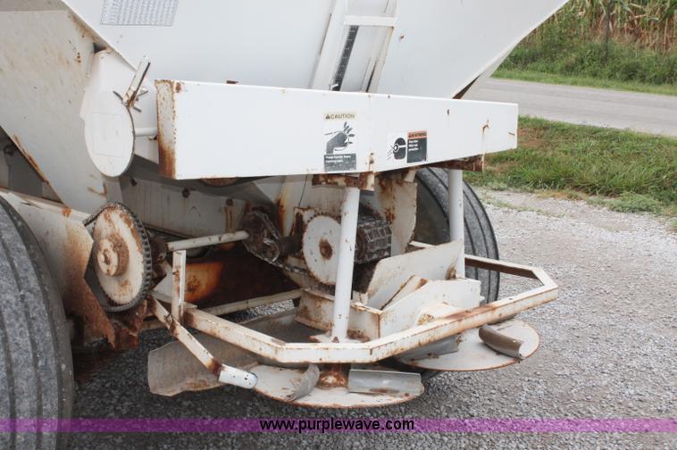 image for item C2627 Willmar Narrow Track 600 dry fertilizer spreader