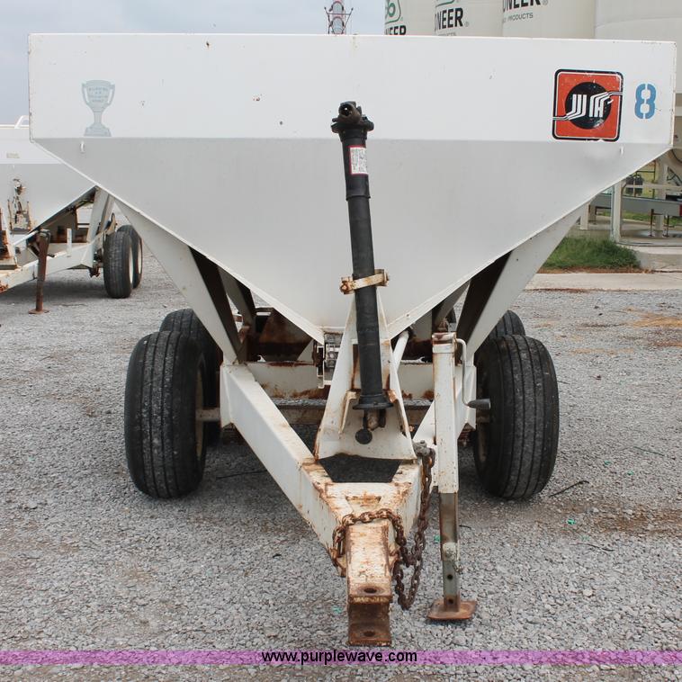 image for item C2628 Willmar Narrow Track 500 dry fertilizer spreader