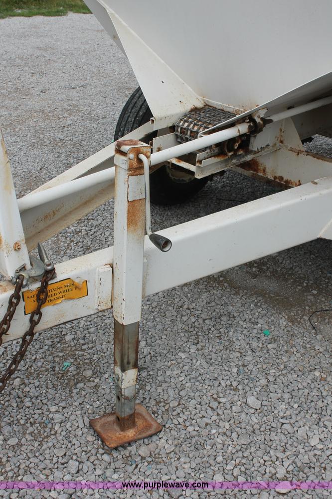 image for item C2628 Willmar Narrow Track 500 dry fertilizer spreader