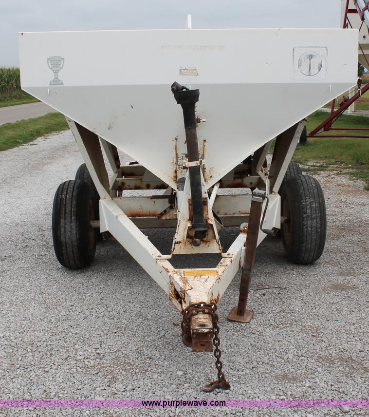 image for item C2629 Willmar Super 500 dry fertilizer spreader