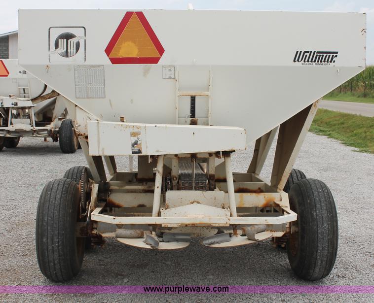 image for item C2629 Willmar Super 500 dry fertilizer spreader
