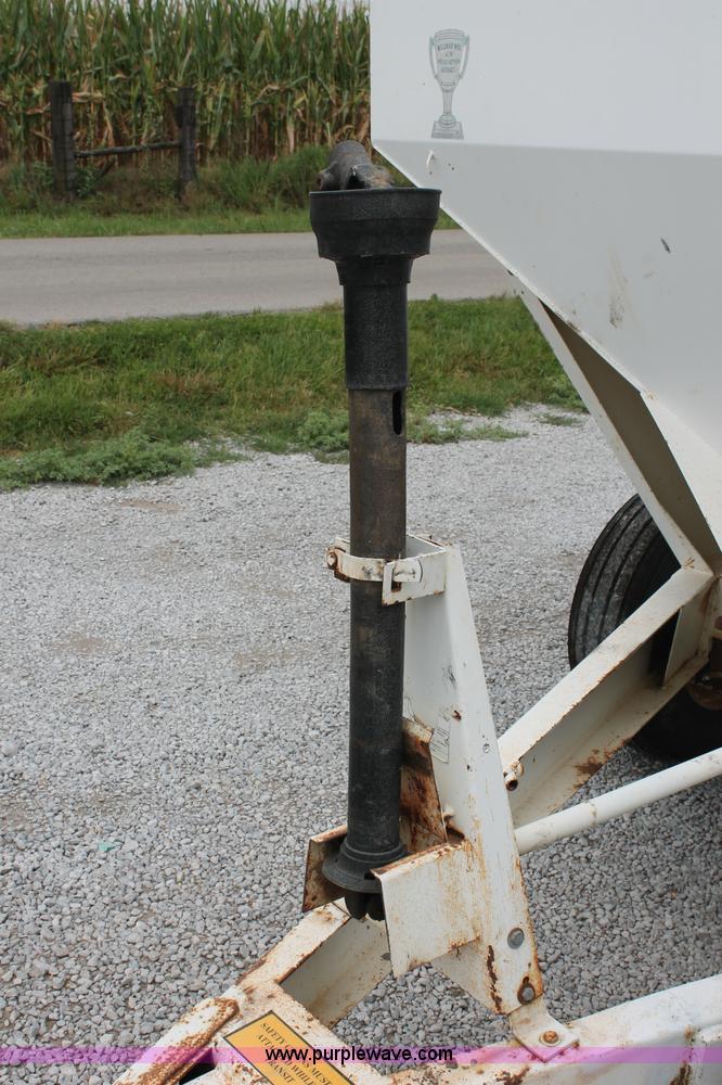 image for item C2629 Willmar Super 500 dry fertilizer spreader