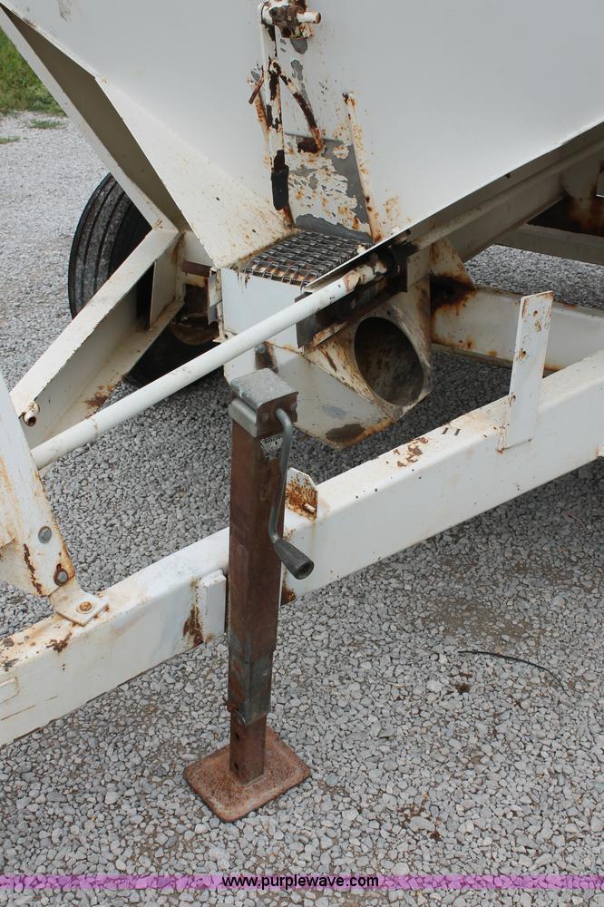 image for item C2629 Willmar Super 500 dry fertilizer spreader
