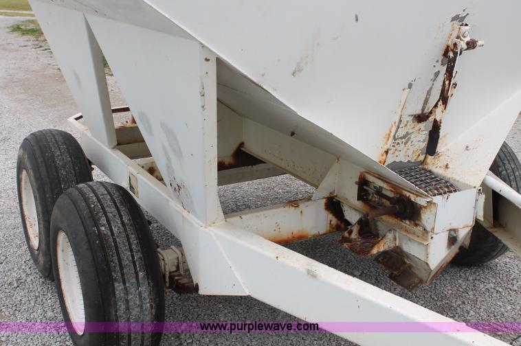 image for item C2629 Willmar Super 500 dry fertilizer spreader