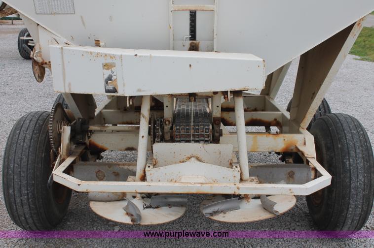 image for item C2629 Willmar Super 500 dry fertilizer spreader