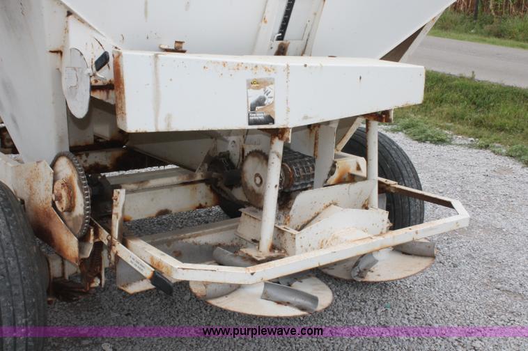 image for item C2629 Willmar Super 500 dry fertilizer spreader