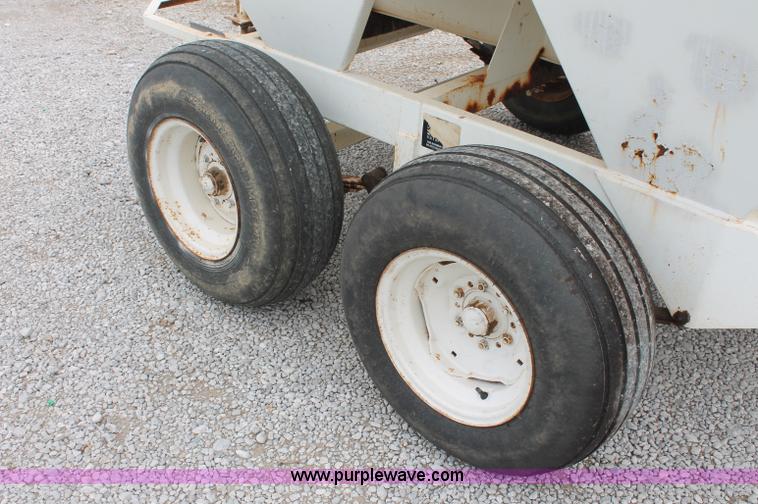 image for item C2629 Willmar Super 500 dry fertilizer spreader