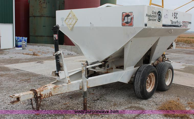 image for item C2630 Willmar Narrow Track 500 dry fertilizer spreader