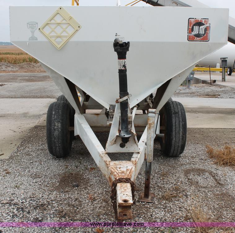 image for item C2630 Willmar Narrow Track 500 dry fertilizer spreader