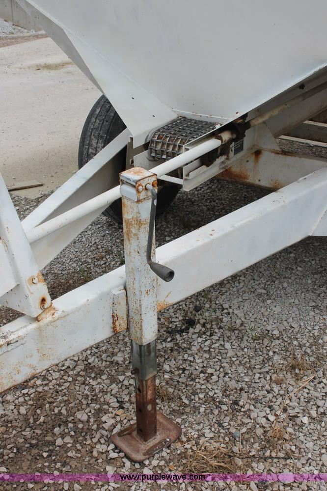 image for item C2630 Willmar Narrow Track 500 dry fertilizer spreader