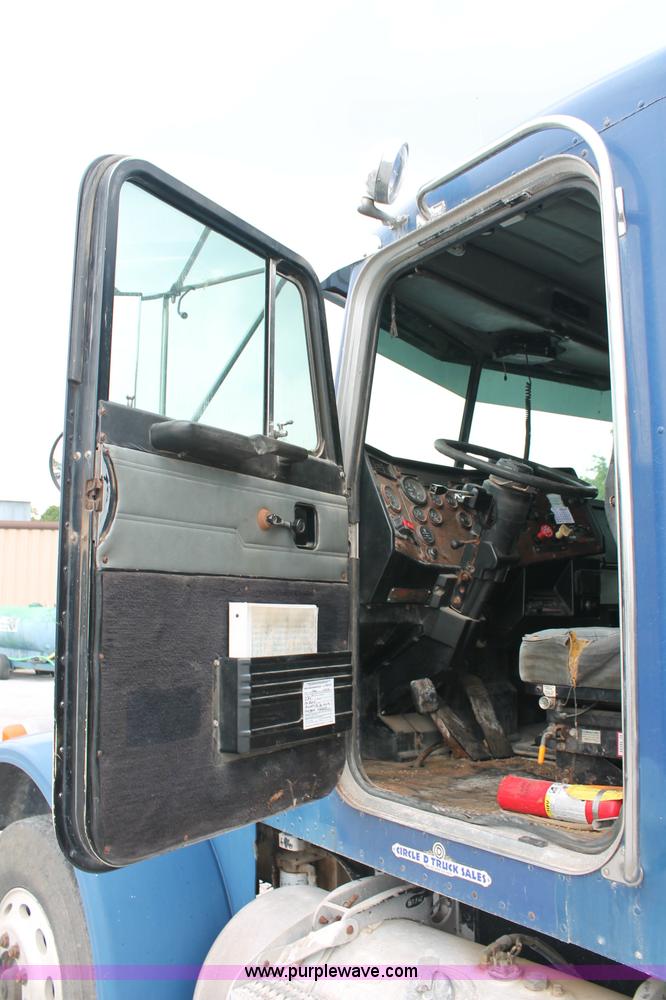 image for item C2633 1993 Peterbilt 378 fertilizer tender truck