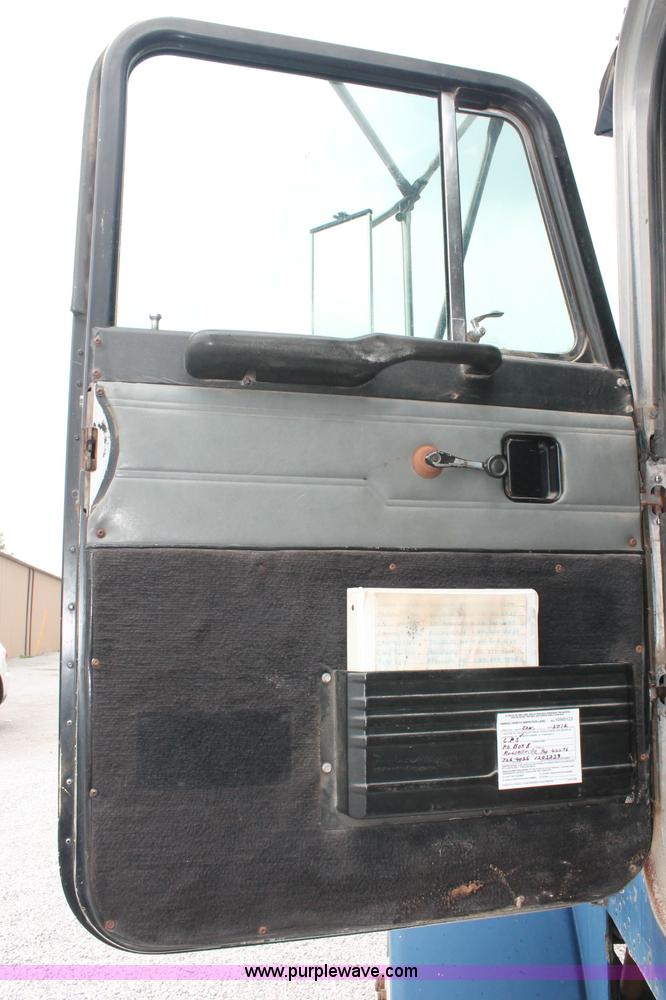 image for item C2633 1993 Peterbilt 378 fertilizer tender truck