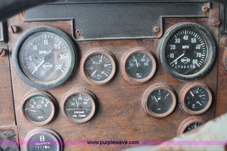 image for item C2633 1993 Peterbilt 378 fertilizer tender truck