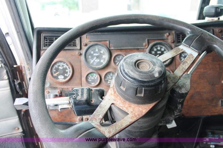 image for item C2633 1993 Peterbilt 378 fertilizer tender truck