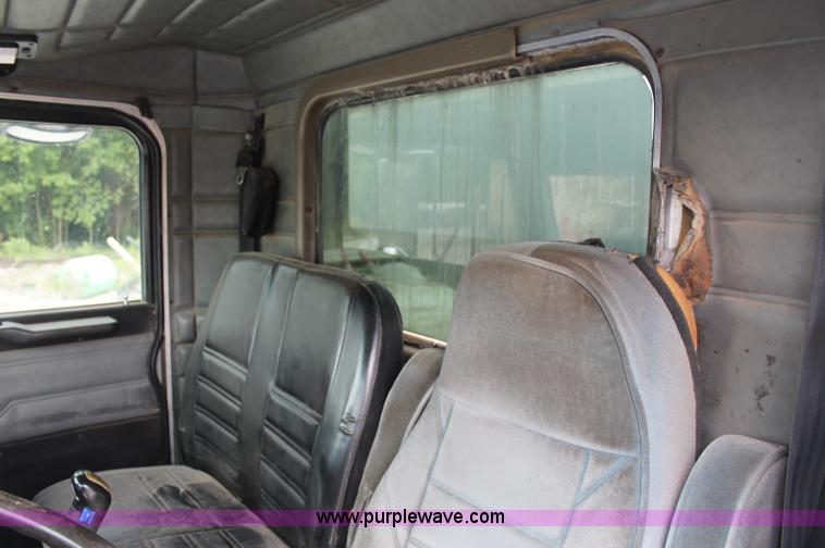 image for item C2633 1993 Peterbilt 378 fertilizer tender truck