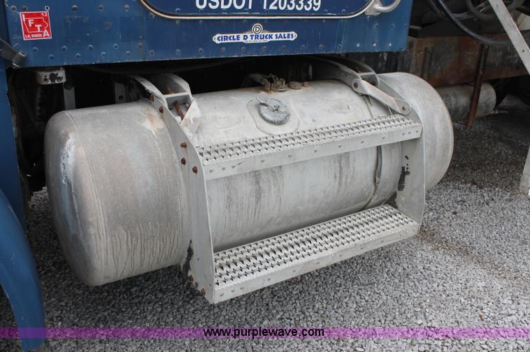 image for item C2633 1993 Peterbilt 378 fertilizer tender truck