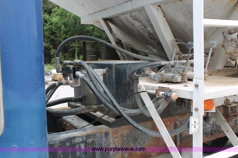 image for item C2633 1993 Peterbilt 378 fertilizer tender truck